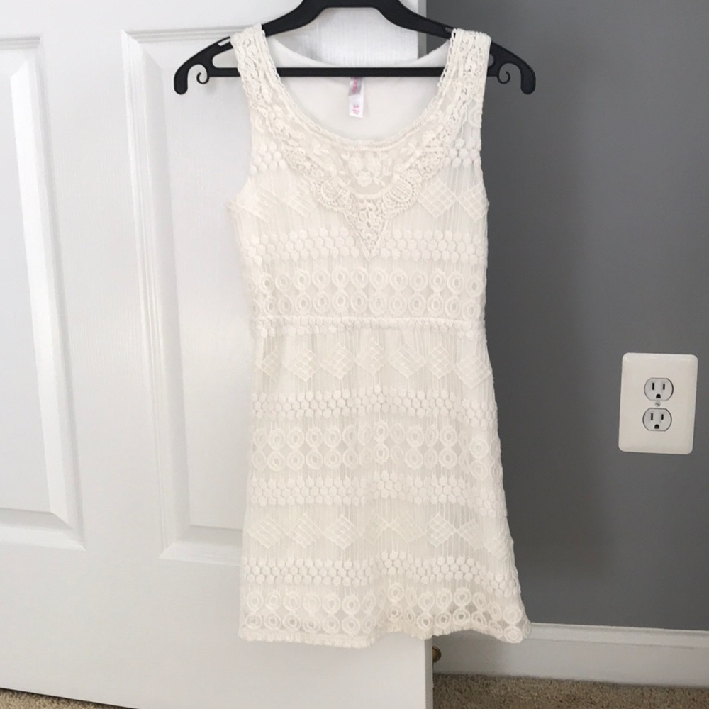 Beautiful white/cream dress